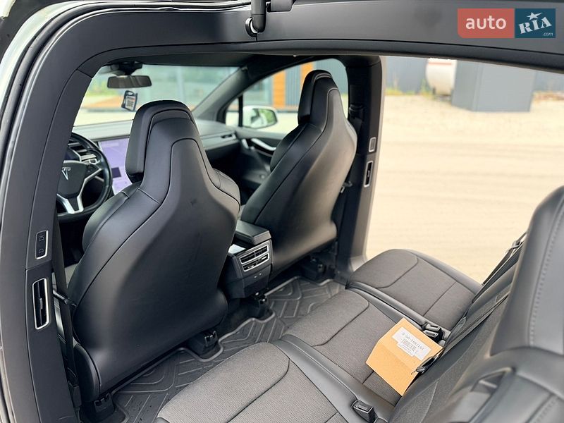 Позашляховик / Кросовер Tesla Model X 2017 в Вінниці