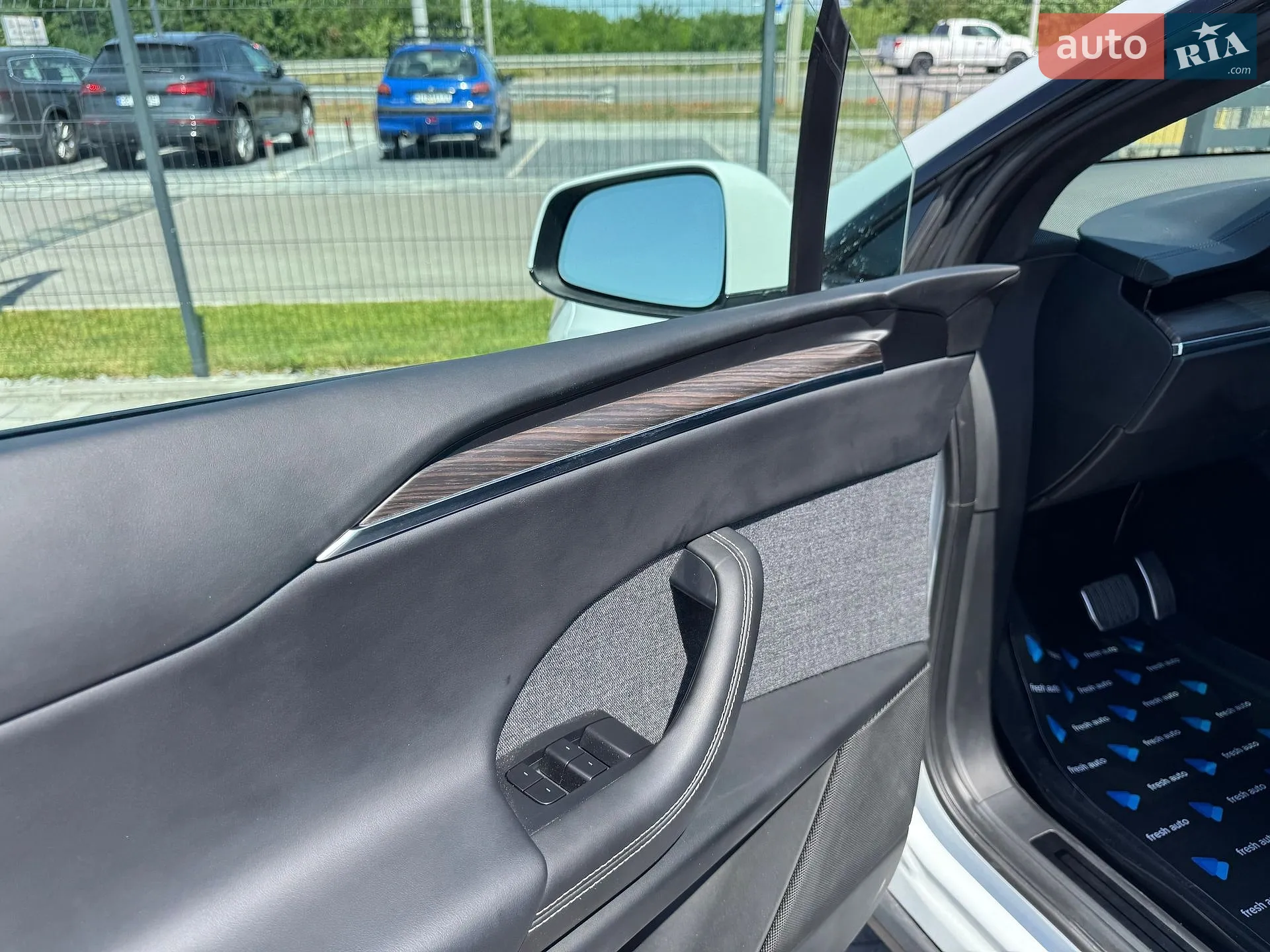 2022 Tesla Model X - мініатюра 14