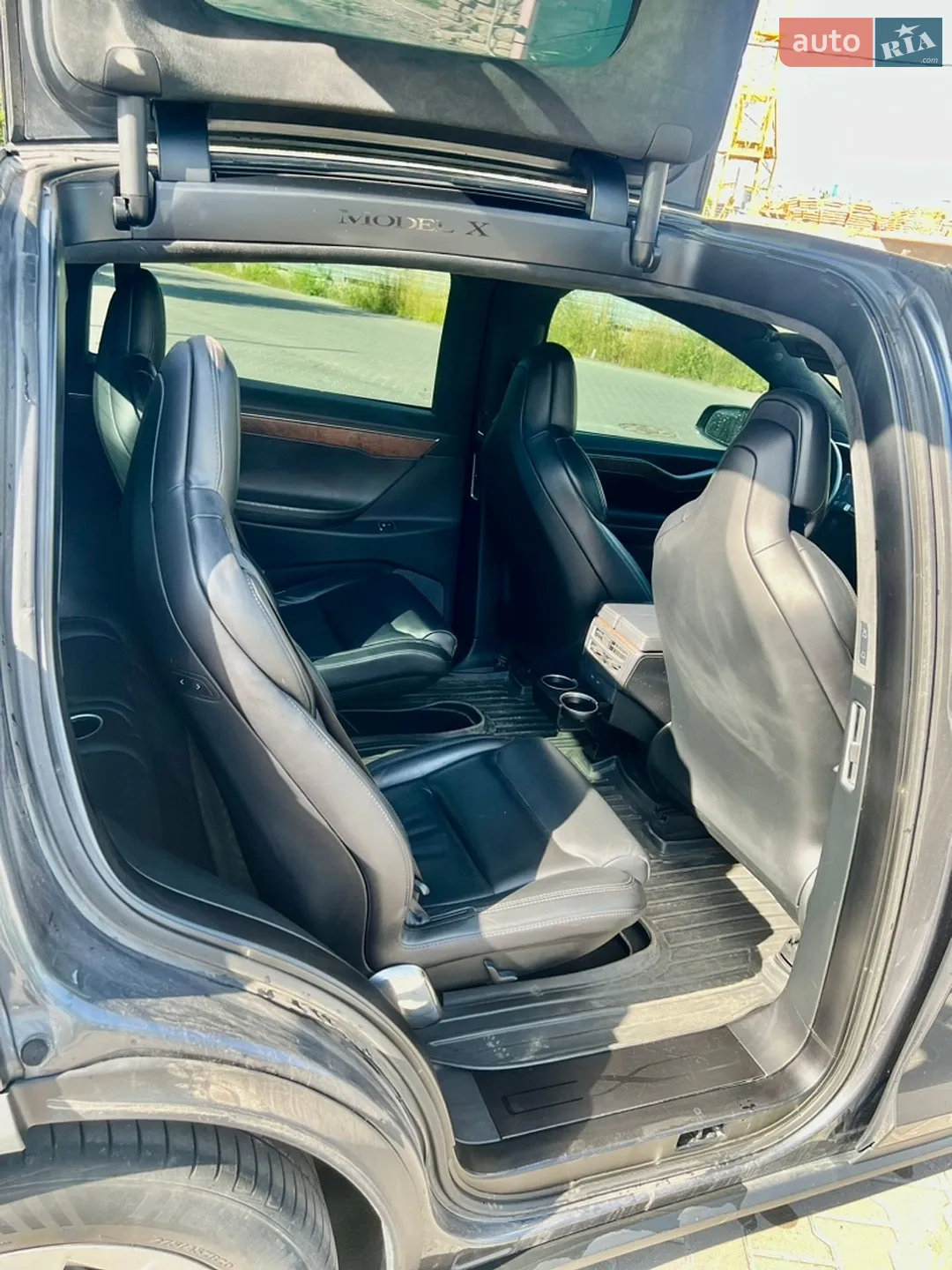Tesla Model X 2017 VIN 5YJXCBE20HF051328 фото оголошення 15 з 35