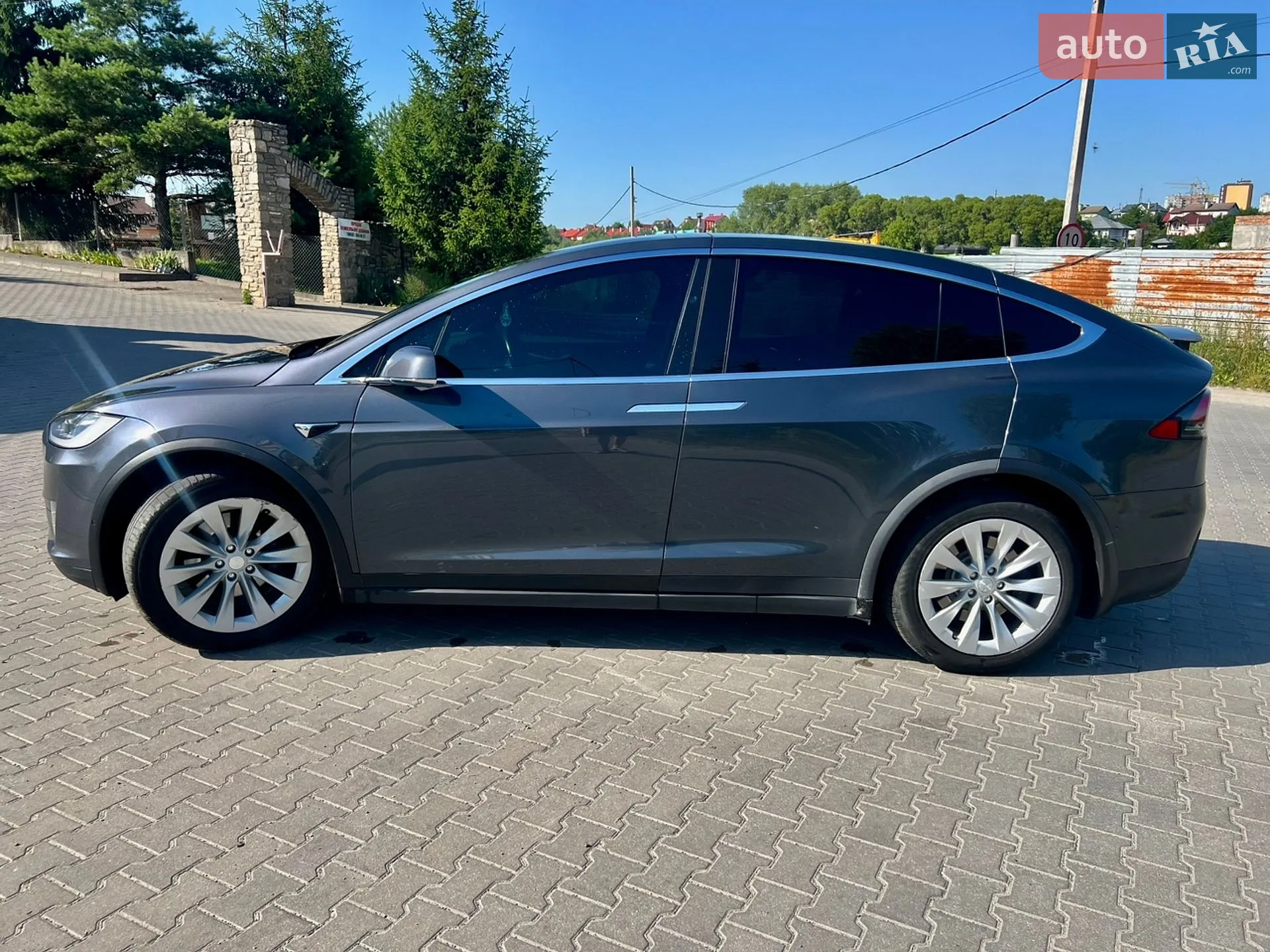 Tesla Model X 2017 VIN 5YJXCBE20HF051328 фото оголошення 28 з 35