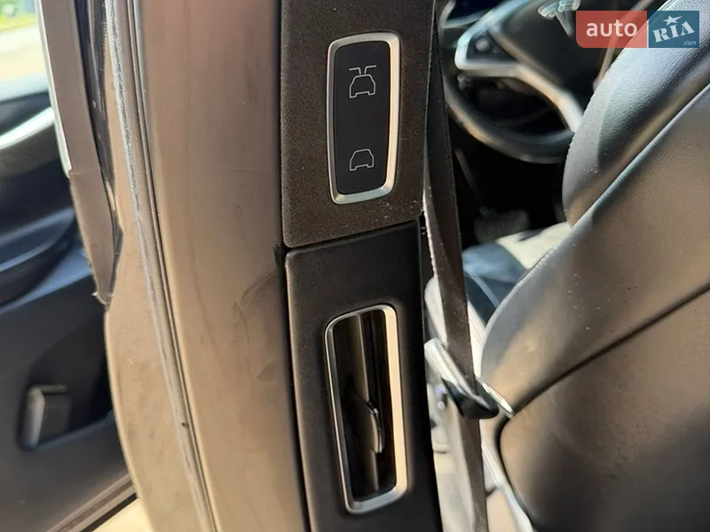 Tesla Model X 2017 VIN 5YJXCCE20HF056521 фото оголошення 16 з 48