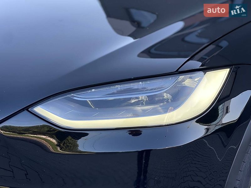 Позашляховик / Кросовер Tesla Model X 2020 в Чернівцях