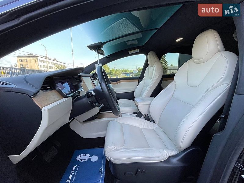 Позашляховик / Кросовер Tesla Model X 2020 в Чернівцях