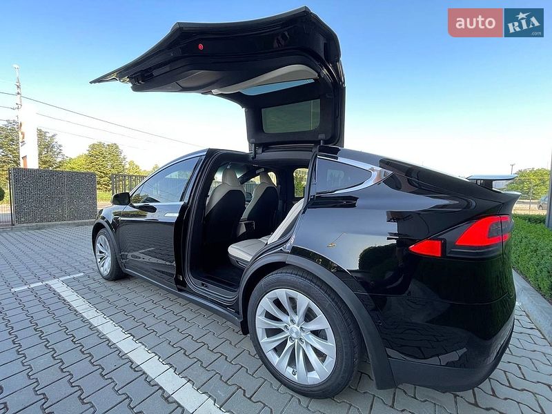 Позашляховик / Кросовер Tesla Model X 2020 в Чернівцях
