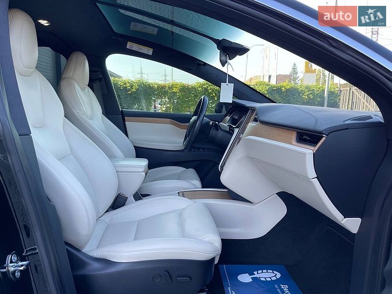 Позашляховик / Кросовер Tesla Model X 2020 в Чернівцях