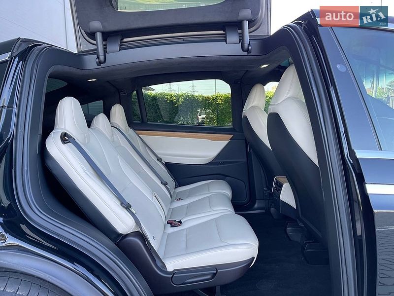 Позашляховик / Кросовер Tesla Model X 2020 в Чернівцях