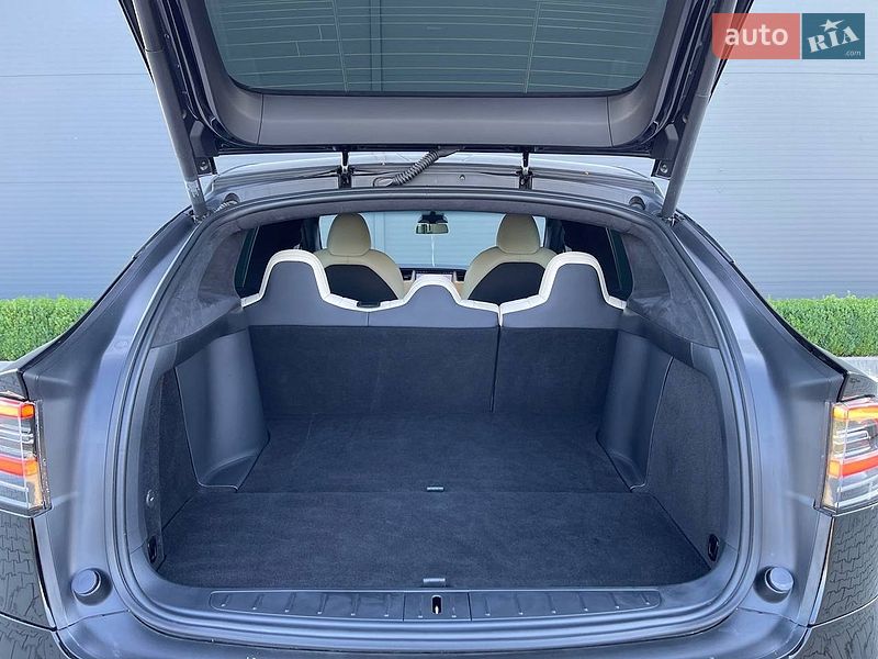 Позашляховик / Кросовер Tesla Model X 2020 в Чернівцях
