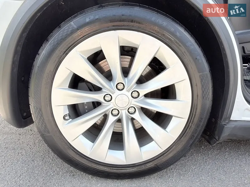 Tesla Model X 2018 VIN 5YJXCBE23JF102486 фото оголошення 6 з 55
