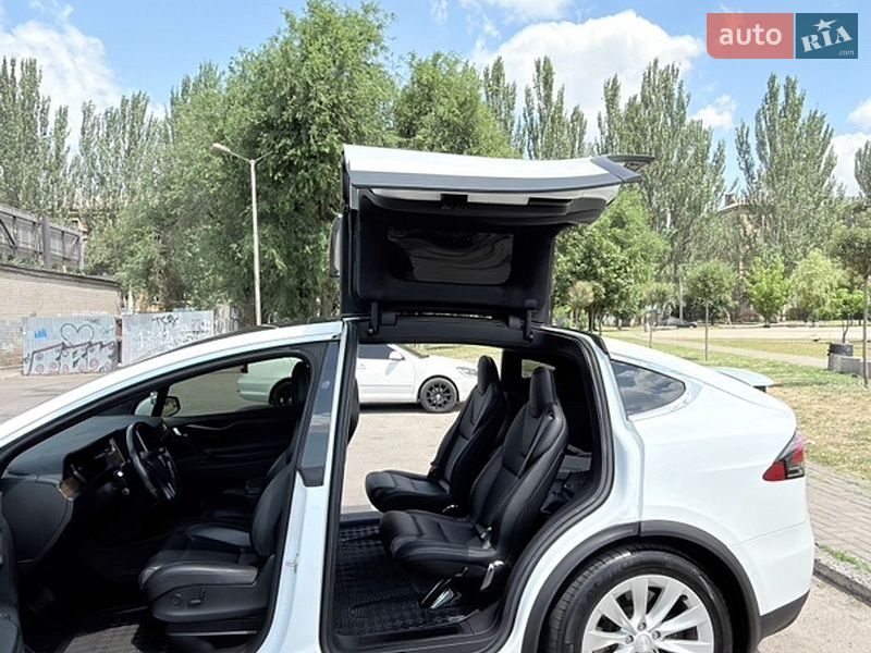 Внедорожник / Кроссовер Tesla Model X 2018 в Кривом Роге