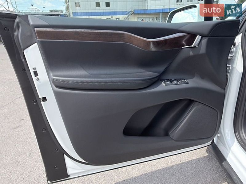 Внедорожник / Кроссовер Tesla Model X 2018 в Кривом Роге