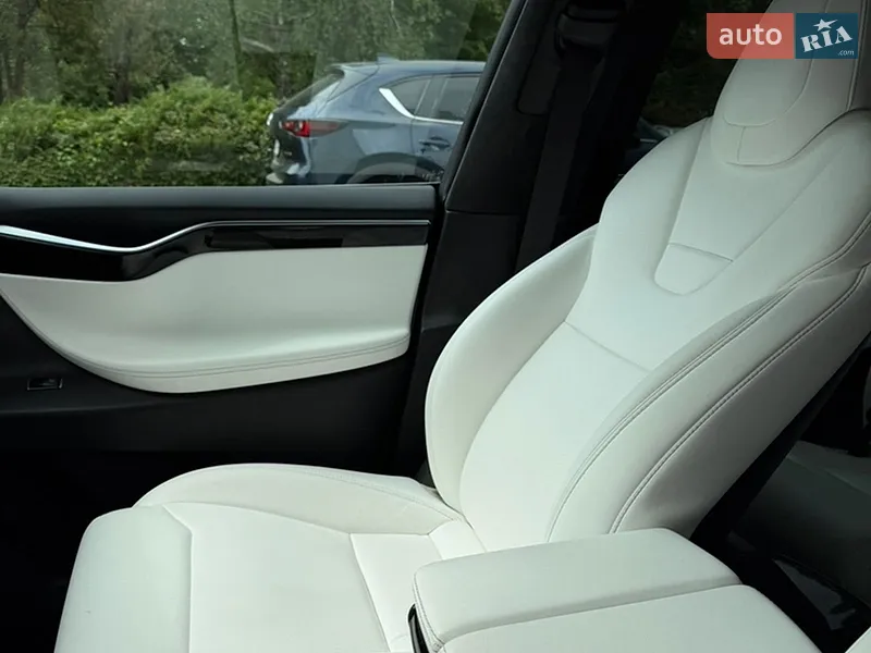 Tesla Model X 2017 VIN 5YJXCBE22HF050407 фото оголошення 9 з 51