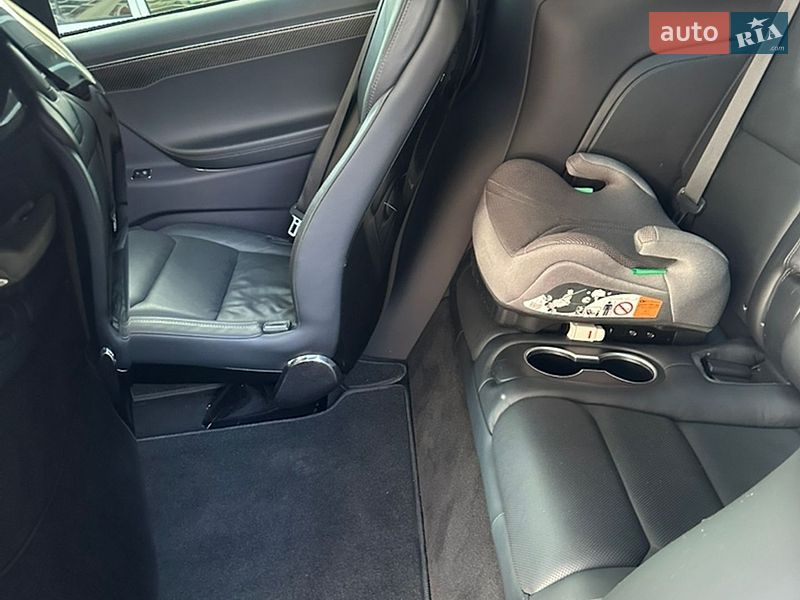 Позашляховик / Кросовер Tesla Model X 2016 в Львові