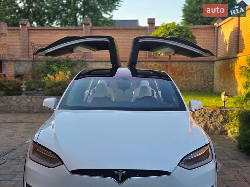 Внедорожник / Кроссовер Tesla Model X 2016 в Кременчуге