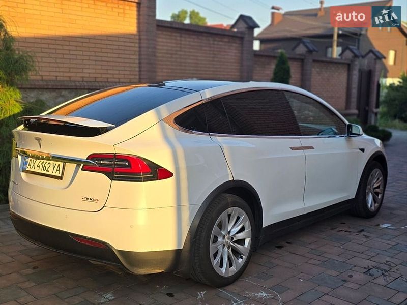 Внедорожник / Кроссовер Tesla Model X 2016 в Кременчуге