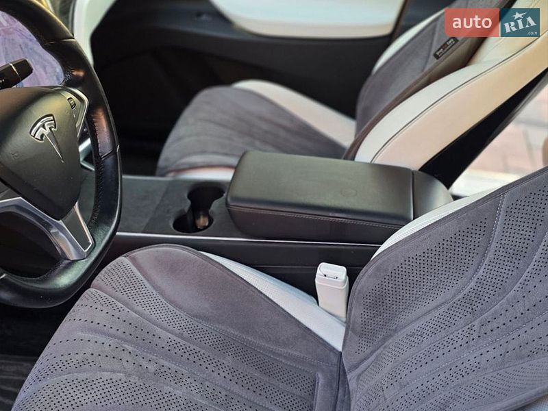 Внедорожник / Кроссовер Tesla Model X 2016 в Кременчуге