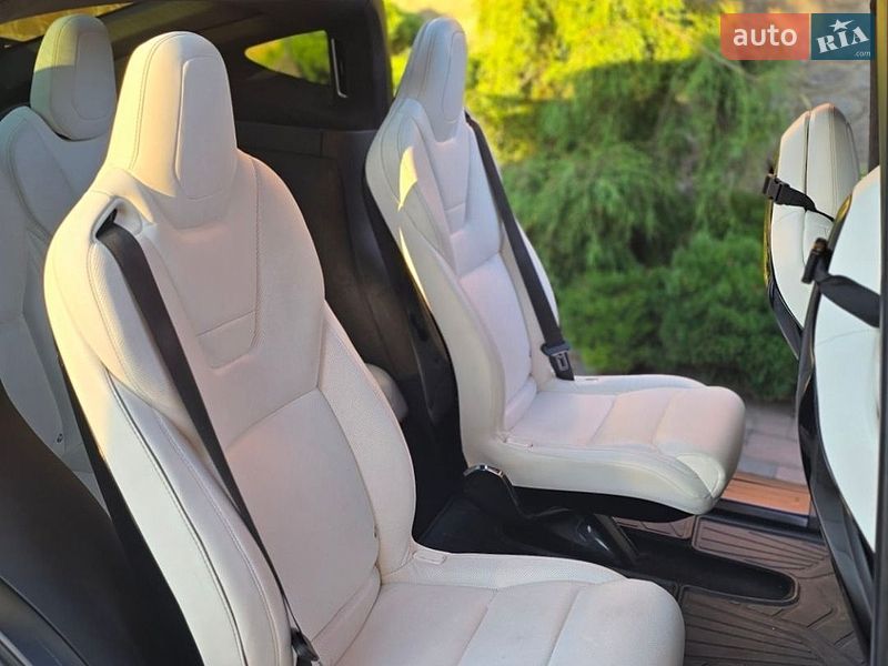 Внедорожник / Кроссовер Tesla Model X 2016 в Кременчуге