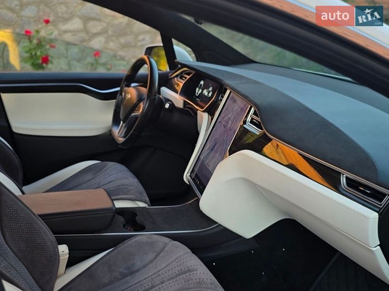 Внедорожник / Кроссовер Tesla Model X 2016 в Кременчуге