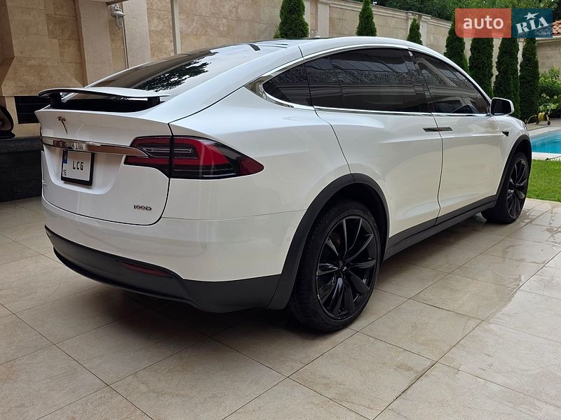 Позашляховик / Кросовер Tesla Model X 2017 в Одесі