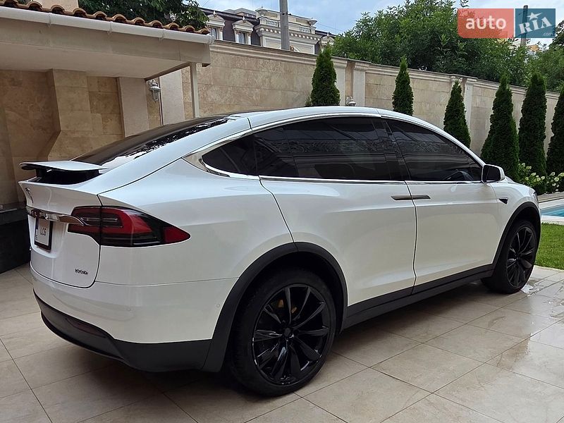 Позашляховик / Кросовер Tesla Model X 2017 в Одесі
