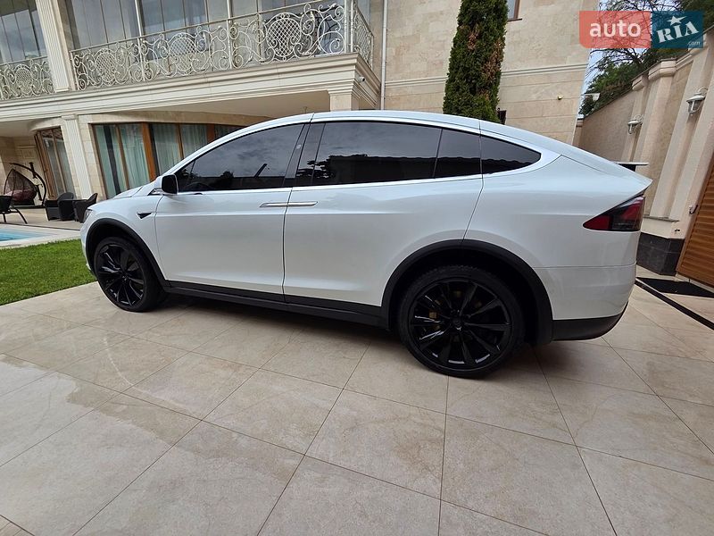 Позашляховик / Кросовер Tesla Model X 2017 в Одесі