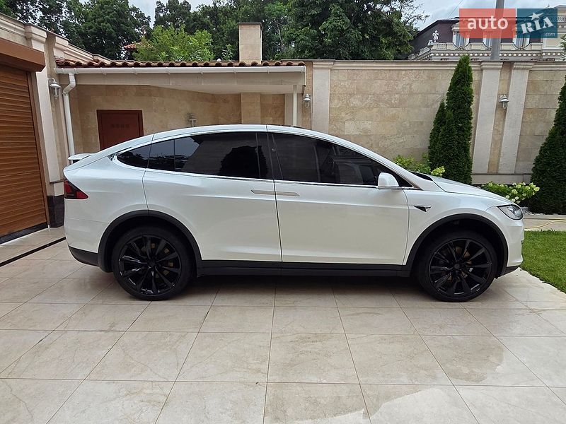 Позашляховик / Кросовер Tesla Model X 2017 в Одесі
