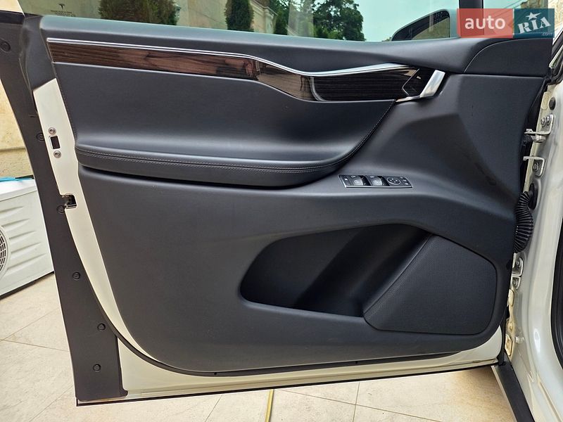 Позашляховик / Кросовер Tesla Model X 2017 в Одесі