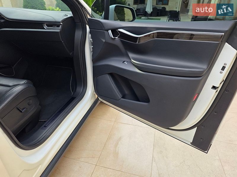 Позашляховик / Кросовер Tesla Model X 2017 в Одесі