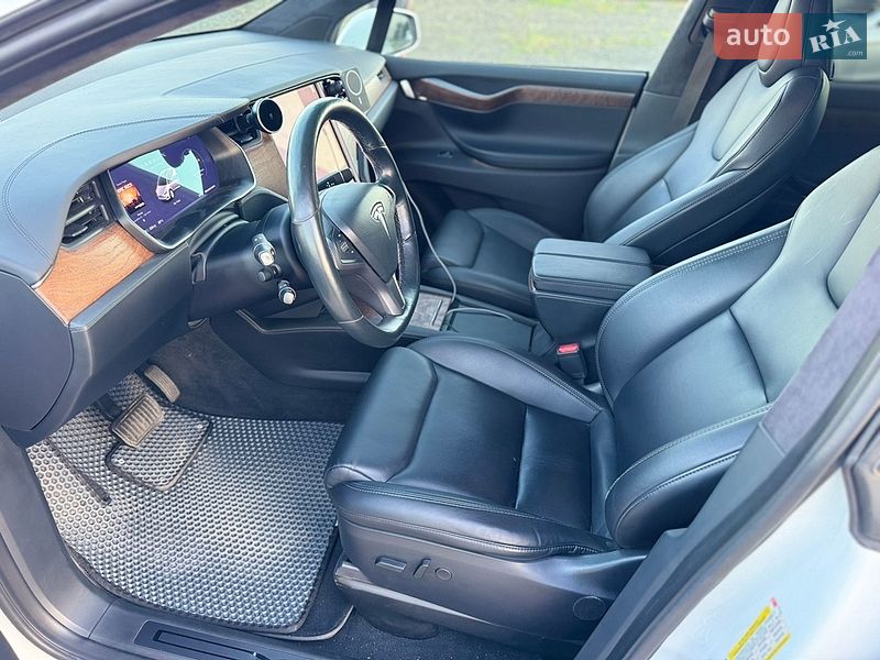 Позашляховик / Кросовер Tesla Model X 2020 в Луцьку