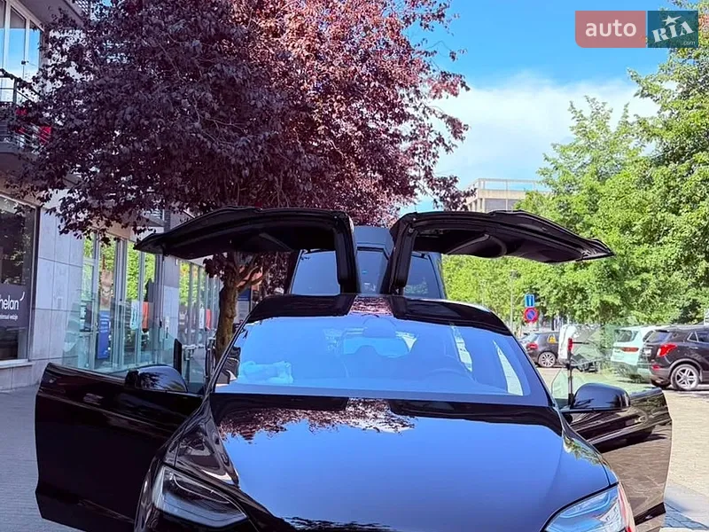 Tesla Model X 2020
