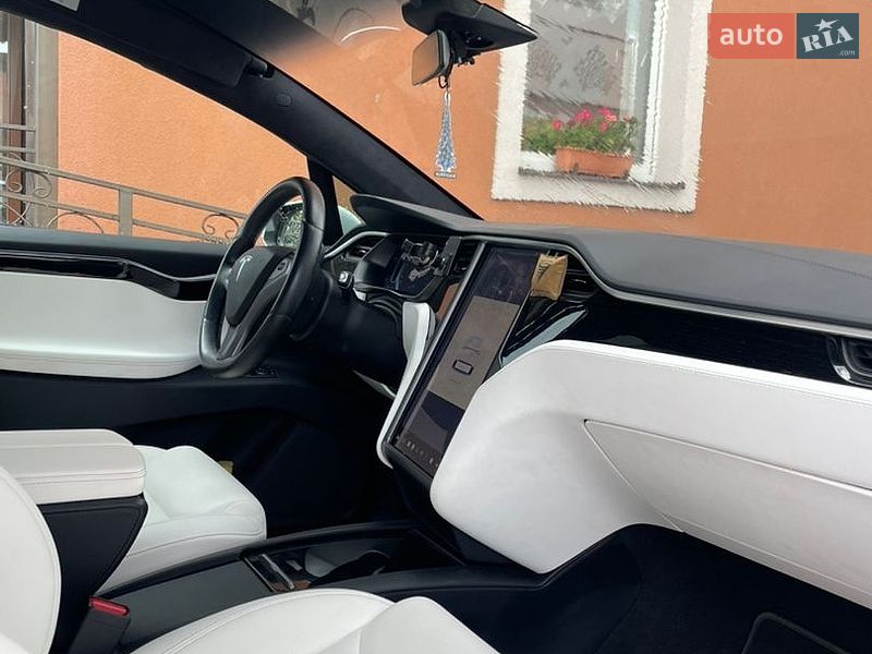 Позашляховик / Кросовер Tesla Model X 2020 в Стрию