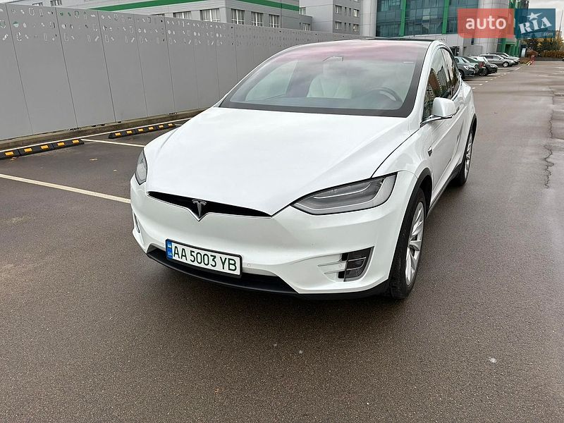 Tesla Model X 2020