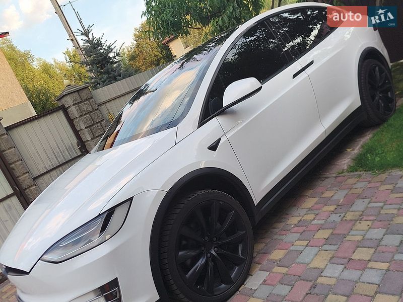Tesla Model X, фото з оголошення