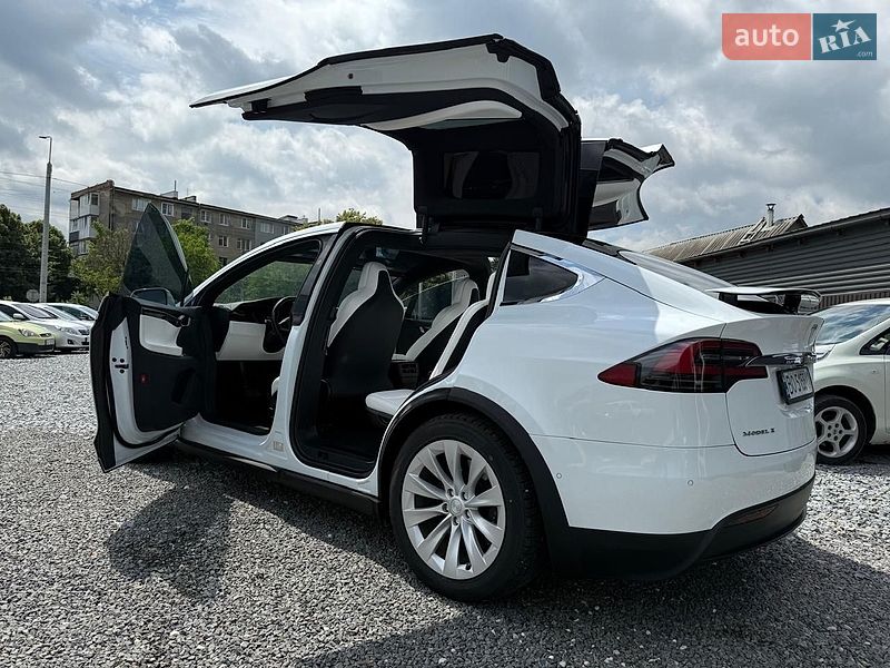 Позашляховик / Кросовер Tesla Model X 2018 в Кременці