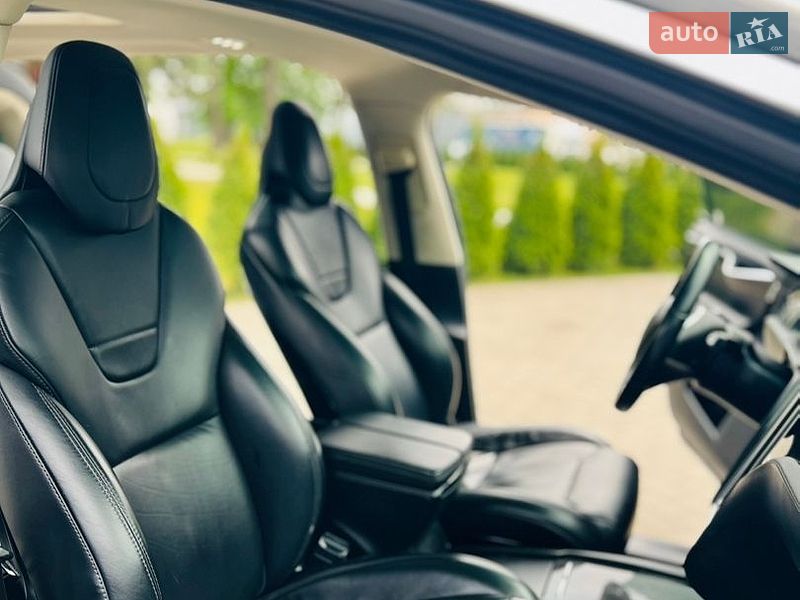 Внедорожник / Кроссовер Tesla Model X 2017 в Луцке