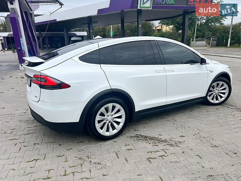 Внедорожник / Кроссовер Tesla Model X 2016 в Черновцах