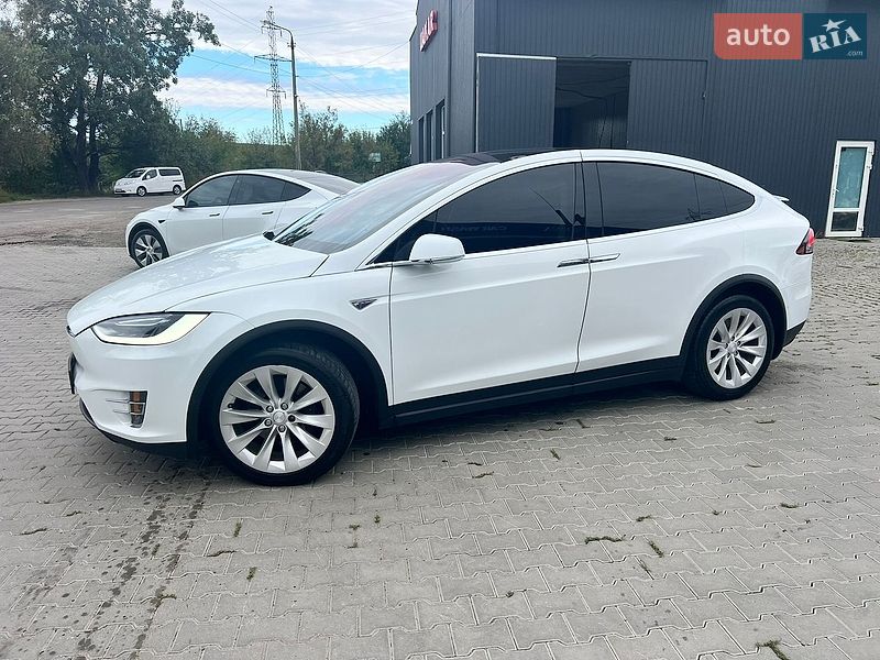 Внедорожник / Кроссовер Tesla Model X 2016 в Черновцах
