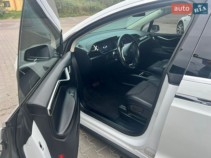 Внедорожник / Кроссовер Tesla Model X 2016 в Черновцах