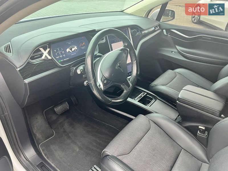 Внедорожник / Кроссовер Tesla Model X 2016 в Черновцах