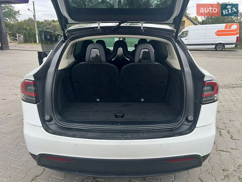 Внедорожник / Кроссовер Tesla Model X 2016 в Черновцах