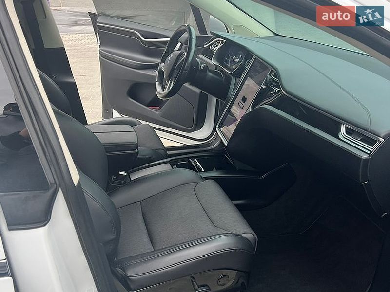 Внедорожник / Кроссовер Tesla Model X 2016 в Черновцах