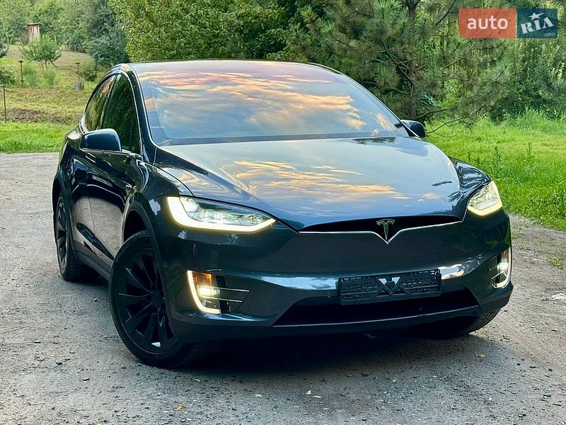 Tesla Model X 2019