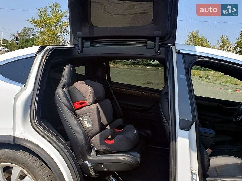 Позашляховик / Кросовер Tesla Model X 2019 в Миколаєві