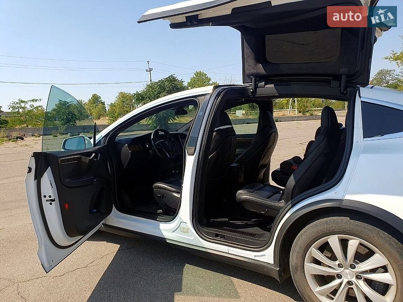 Позашляховик / Кросовер Tesla Model X 2019 в Миколаєві