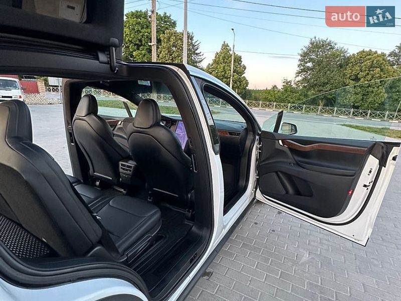 Позашляховик / Кросовер Tesla Model X 2020 в Вінниці