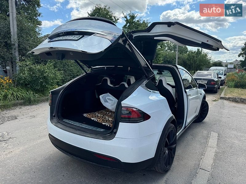 Позашляховик / Кросовер Tesla Model X 2019 в Харкові