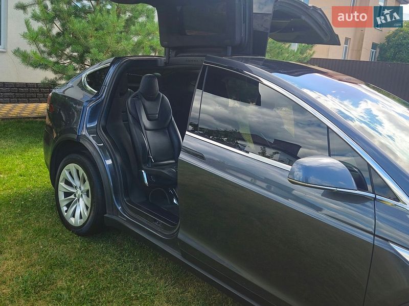 Внедорожник / Кроссовер Tesla Model X 2016 в Киеве
