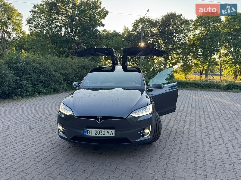 Позашляховик / Кросовер Tesla Model X 2017 в Миргороді фото 2 Позашляховик / Кросовер Tesla Model X 2017 в Миргороді