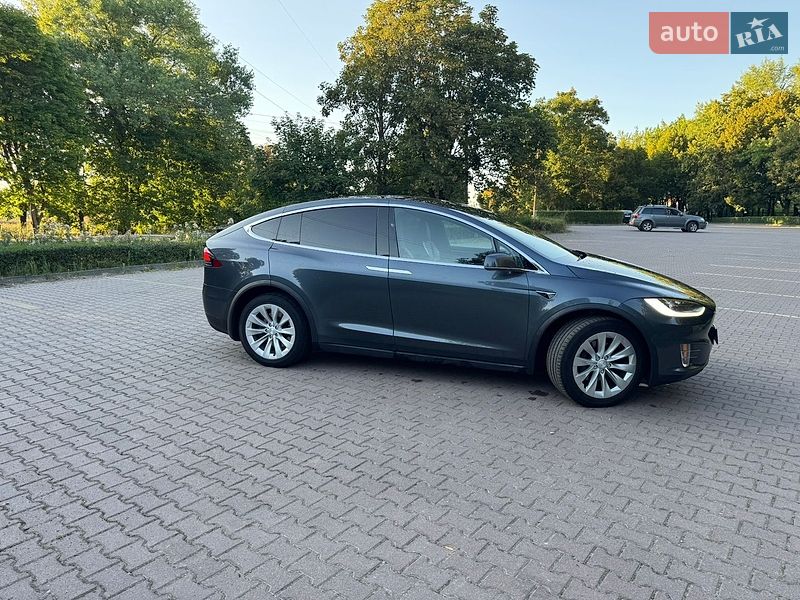Позашляховик / Кросовер Tesla Model X 2017 в Миргороді фото 16 Позашляховик / Кросовер Tesla Model X 2017 в Миргороді