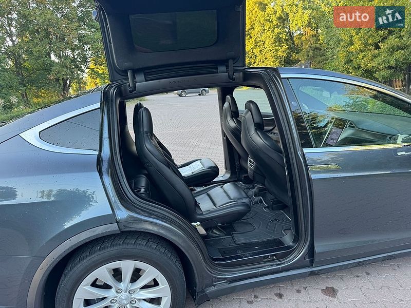 Внедорожник / Кроссовер Tesla Model X 2017 в Миргороде