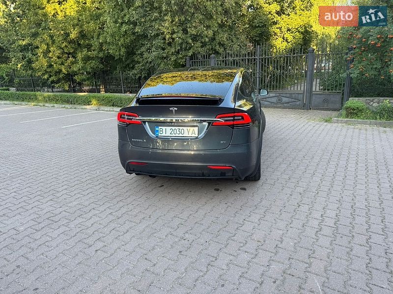 Внедорожник / Кроссовер Tesla Model X 2017 в Миргороде